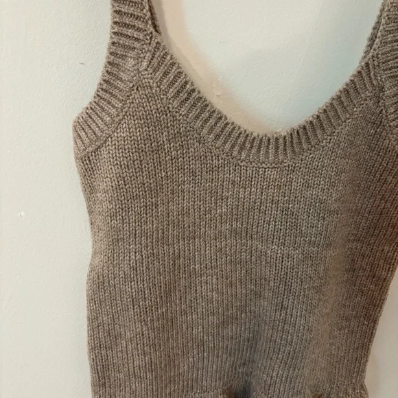Sweater Cropped Ruffle Tank Top gray/brown NWT - Picture 2 of 9
